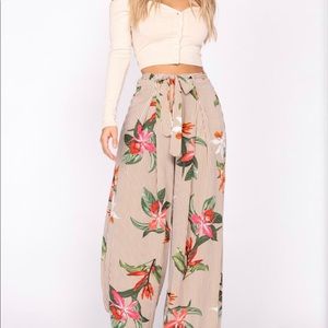 NWOT FASHION NOVA PANTS
